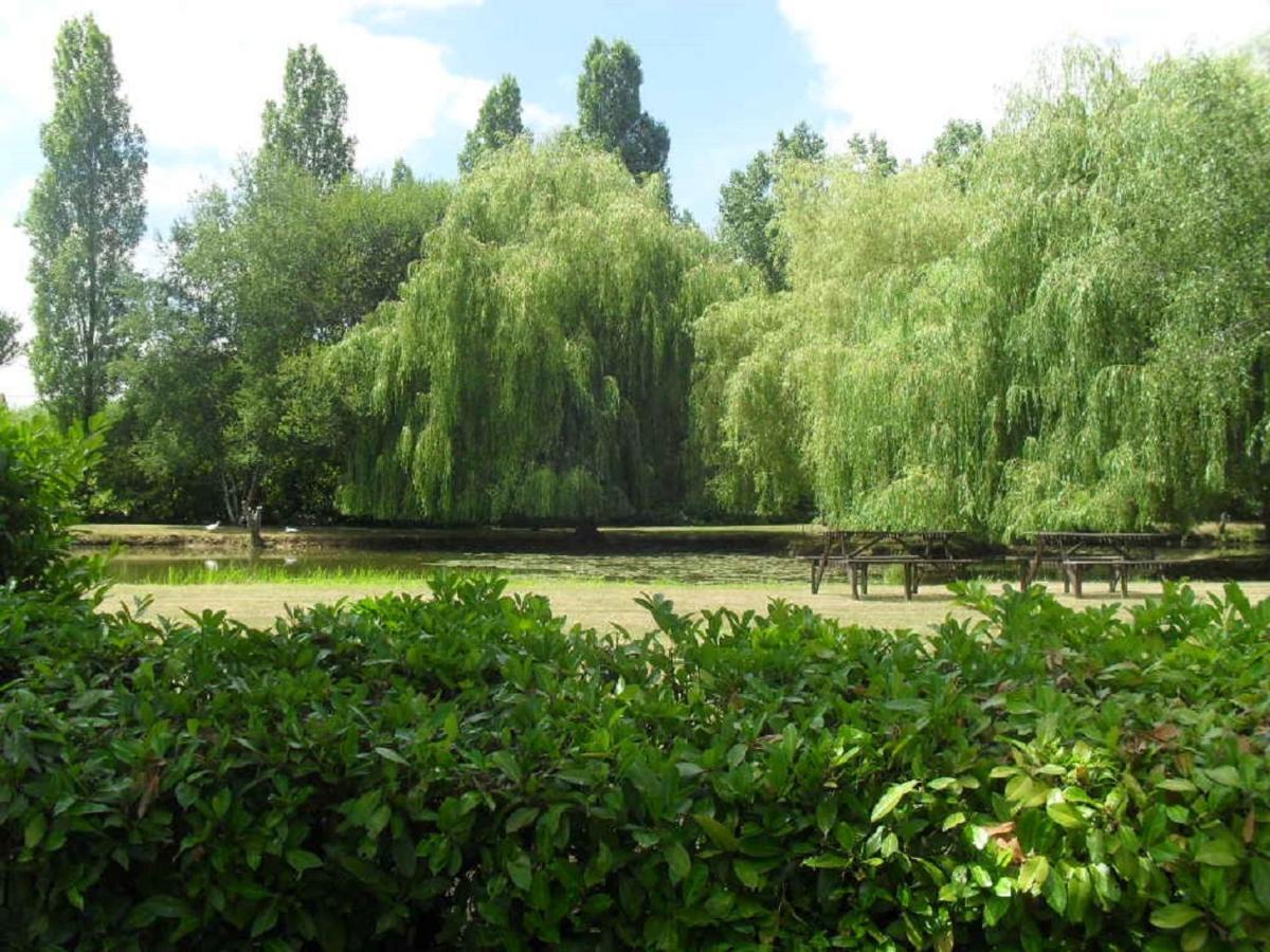La Lune Lake Joue-en-Charnie Exterior photo